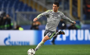 Cristiano Ronaldo arme sa frappe lors de Real-AS Rome.