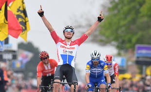 Van der Poel remporte l'Amstel Gold Race 2019.