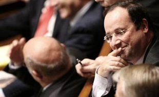 Dix ans après son accession au mandat de premier secrétaire du PS, François Hollande n'a plus sur son parti qu'une autorité affaiblie par deux défaites consécutives à l'élection présidentielle et un grave échec au référendum de 2005 sur l'Europe.