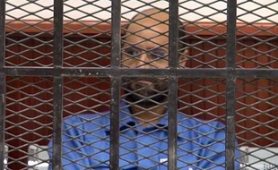 Le procureur général libyen a annoncé mercredi soir avoir ordonné le transfert de Seif al-Islam, un des fils de l'ex-dirigeant Mouammar Kadhafi, de Zenten (ouest) à Tripoli pour comparaître jeudi avec plus de 30 autres personnes devant la chambre d'accusation de Tripoli.
