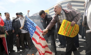 Une foule iranienne en colère, le 10 mai 2019