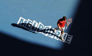 Le Suisse Roger Federer a franchi une nouvelle barrière dans l'histoire du tennis en disputant mardi à Melbourne le 1000e match de sa carrière, en quarts de finale de l'Open d'Australie, contre l'Argentin Juan Martin Del Potro, et compte 814 victoires.
