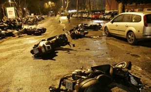 Devant le stade olympique de Rome, après les affrontements entre des supporters de foot italiens et des policiers, le 11 novembre 2007.