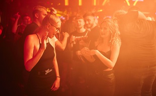 Des clubbeuses en Suisse à la réouverture des discothèques à Lausanne, en juin 2021 (photo d'illustration)