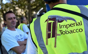 Employees of Seita Imperial Tobacco plant of Carquefou demonstrate in Nantes. Imperial Tobacco announced on april 15 the closure of the factory in Carquefou. Nantes september 12 2014./SALOM-GOMIS_salomgomis.06/Credit:SEBASTIEN SALOM-GOMIS/SIPA/1409121852