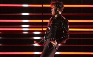 Le Suédois Benjamin Ingrosso lors de sa première répétition sur la scène de l'Eurovision à Lisbonne, le 2 mai 2018.
