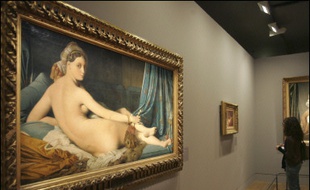La première rétrospective consacrée depuis 40 ans à Jean-Auguste-Dominique Ingres (1780-1867), qui démarre vendredi au musée du Louvre, propose de jeter un nouveau regard sur un artiste aussi célèbre qu'insaisissable, trop vite qualifié de classique.