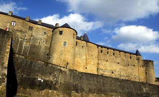 Le corps de la quadragénaire a été retrouvé au pied du château fort de Sedan.