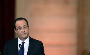 François Hollande a rappelé mardi que la recherche de techniques alternatives à la fracturation hydraulique, interdite en France pour la recherche de gaz de schiste, continuait et qu'il "prendr(ait) ses responsabilités" si une nouvelle technique apparaissait.
