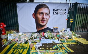 A Nantes, les hommages continuent.