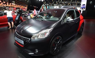 La nouvelle Peugeot 208 GTI 30TH présentée au Salon de l'automobile à Paris, le 2 octobre 2014