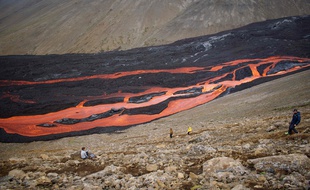 L'éruption volcanique près du Mont Fagradalsfjall, le 26 août 2021.