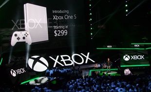 Avec un design plus compact, la Xbox One S sera lancée en août 2016, à 299 euros.