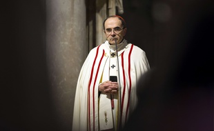 Le cardinal Barbarin, achevêque de Lyon, est soupçonné d'avoir couvert des actes pédophiles.