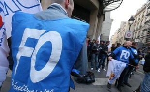 Environ 300 surveillants de prison, poursuivant leur mobilisation entamée début avril, se sont rassemblés jeudi à l'appel de FO-Pénitentiaire près de la maison d'arrêt de la Santé à Paris pour réclamer plus de moyens et mettre sous pression le prochain gouvernement, a constaté une journaliste de l'AFP.