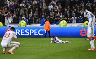 Les Lyonnais très déçus après leur élimination face à l'Ajax en demi-finale de la Ligue Europa, le 11 mai 2017.