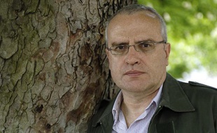 L'écrivain Richard Millet, photographié en mai 2006.