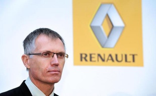 L'ex-numéro deux de Renault Carlos Tavares, brutalement évincé de ses fonctions le mois dernier pour avoir évoqué un avenir en dehors du groupe, est en lice pour prendre la tête d'Aston Martin, affirme mardi le Wall Street Journal.