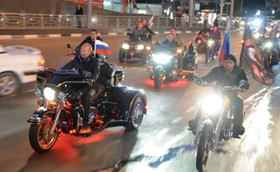 Vladimir Poutine et les Loups de la nuit le 29 août 2011 à Novorossiysk, en Russie.