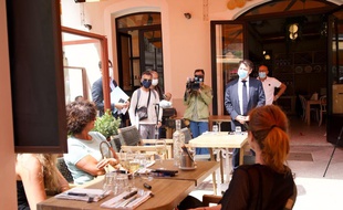 Le maire de Nice, Christian Estrosi, en visite auprès des restaurateurs niçois.
