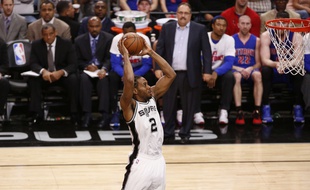 Kawhi Leonard et les San Antonio Spurs sont sur une impressionnante série de 38 victoires de suite à domicile en NBA.