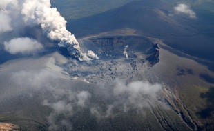 Le mont Shinmoe en octobre 2017.