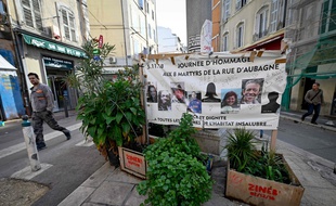 Une affiche rendant hommage aux victimes de la rue d'Aubagne, le 25 octobre 2019 à Marseille.