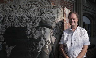 Pascal Delmotte, commissaire de l'exposition «Le cinéma de Bourvil», au Plais Rihour, à Lille, jusqu'au 4 octobre 2020.
