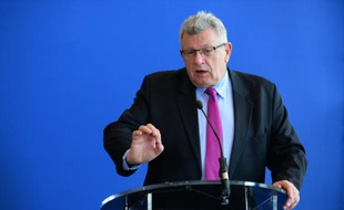 Le secrétaire d'Etat au Budget Christian Eckert, lors d'une conférence de presse au ministère de l'Economie à Paris, le 13 avril 2016