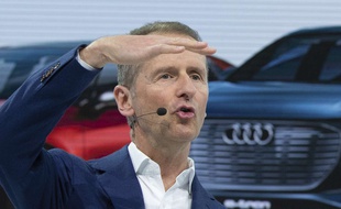 Herbert Diess, le PDG de Volkswagen, lors de la présentation des résultats annuels.