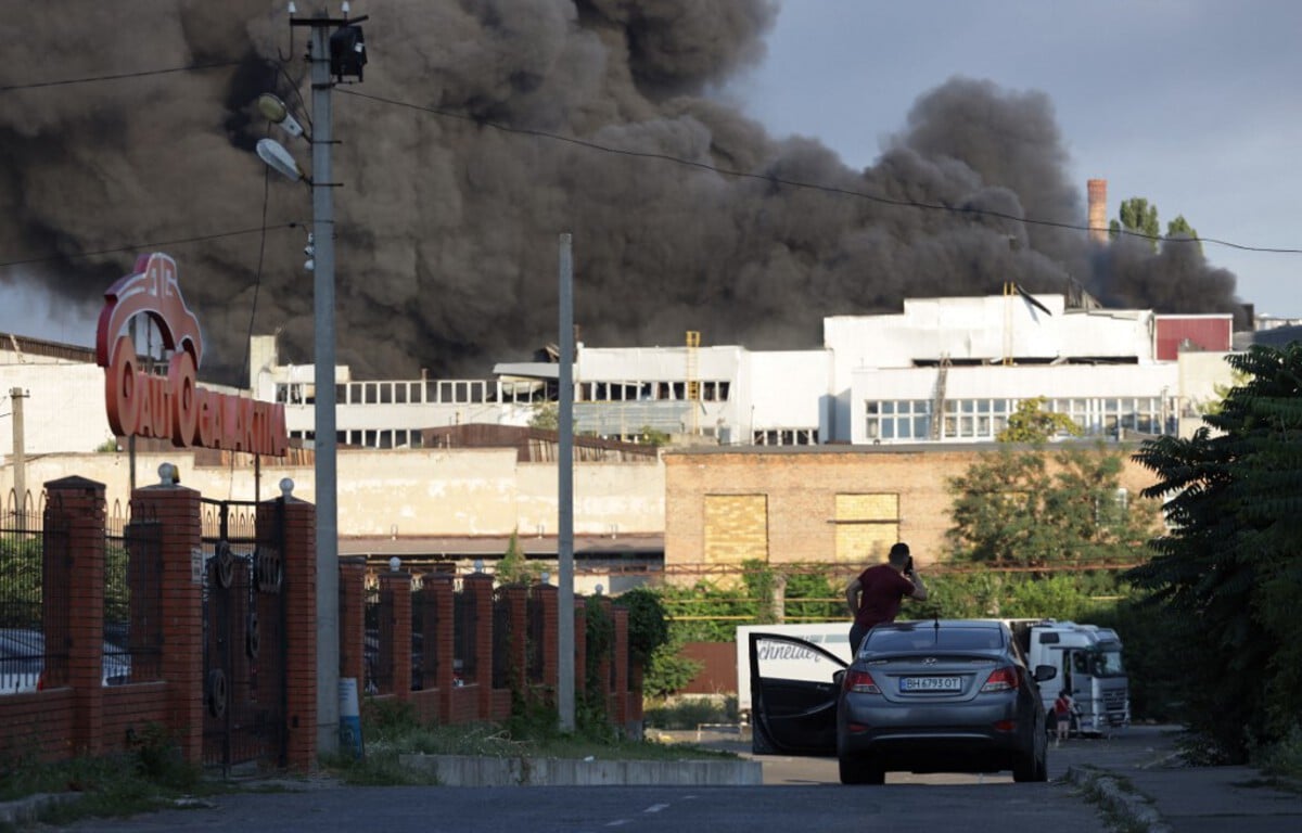 Guerre en Ukraine EN DIRECT : Frappes russes contre le port d'Odessa au lendemain des accords sur l'exportation des céréales...