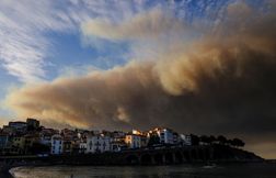 Un important incendie dans l’Aude dévaste 10.000 hectares et fait neuf bles…