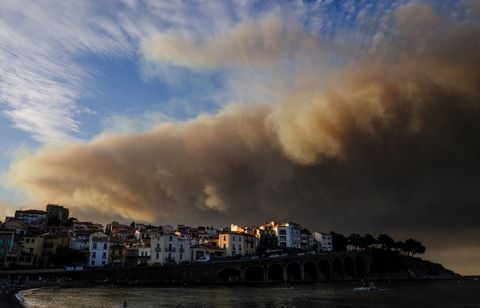 Un important incendie dans l’Aude dévaste 10.000 hectares et fait neuf blessés