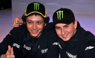Jorge Lorenzo et Valentino Rossi, de nouveau équipiers chez Yamaha, partiront favoris dimanche du Grand Prix du Qatar, premier rendez-vous de la saison motocycliste disputé sur le circuit de Losail (22h00 locales, 19h00 GMT).