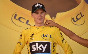 Chris Froome sur le podium du Tour de France, le 15 juillet 2015, à Cauterets.