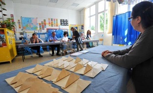 Le taux de participation au second tour des élections législatives en métropole atteignait 46,42% dimanche à 17H00, selon le ministère de l'Intérieur, en baisse de près de deux points par rapport au premier tour à la même heure, 48,31%.