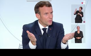 Emmanuel Macron a annoncé des couvre-feux nocturnes localisés, lors d'une interview télévisée le 14 octobre 2020.