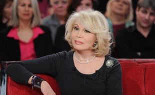 Amanda Lear durant l'enregistrement de «Vivement Dimanche».
