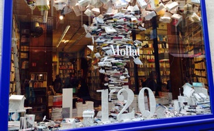 La vitrine de la librairie Mollat pour ses 120 ans.