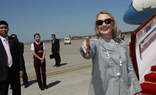 La secrétaire d'Etat américaine, Hillary Clinton, est arrivée dimanche à Calcutta, pour une visite en Inde de trois jours visant à relancer des relations ayant perdu de leur élan en dépit d'années d'efforts de rapprochement entre les deux plus grandes démocraties du monde.