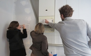 Vendredi 23 janvier 2015, Rachel, coach en information énergétique a donner des conseils à Perrine et Pierre pour moins consommer d'énergie dans leur futur logement.