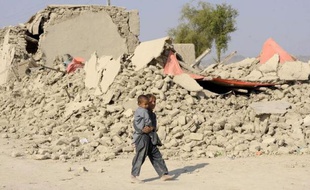 Un tremblement de terre de magnitude 6,8 a secoué samedi la province pakistanaise du Baloutchistan (sud-ouest) qui peinait déjà à se relever d'une puissante secousse ayant fait plus de 350 morts et rasé des villages entiers plus tôt cette semaine.