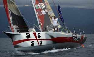 Elu député, l'Italien Andrea Mura (Vento di Sardegna) avait remporté la Route du Rhum en 2010.