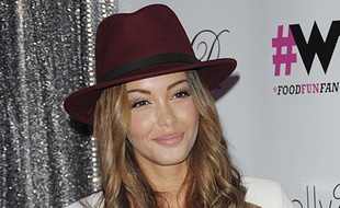 Nabilla au salon What's The F* le 24 avril 2015