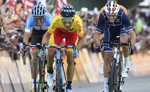 Valverde l'emporte au sprint contre Romain Bardet