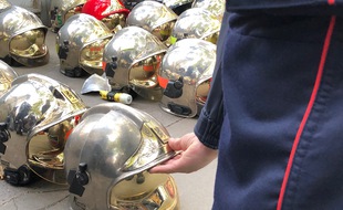 Le 7 octobre 2020, lors d'un rassemblement de pompiers à Lyon contre les agressions qu'ils subissent en intervention après les violences survenues à Rillieux-la-Pape.