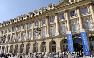 Le projet de budget 2014, présenté mercredi, prévoit la suppression de 13.123 postes dans les ministères non prioritaires, au profit de la création de près de 11.000 postes dans l'Education, la Justice, et la Police, afin d'assurer une stabilité des effectifs.