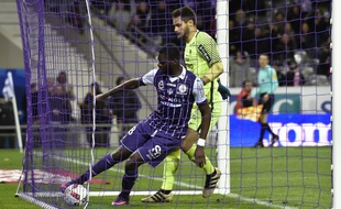 L'attaquant du TFC Odsonne Edouard après son but contre Metz, le 19 novembre 2016 en Ligue 1, au Stadium de Toulouse.
