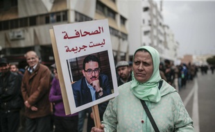 Une manifestante réclame la libération du patron de presse Taoufik Bouachrine, le 21 avril 2019.
