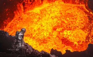 Un volcan situé sur l'archipel de Vanuatu, dans l'océan Pacifique, le 28 juin 2012.